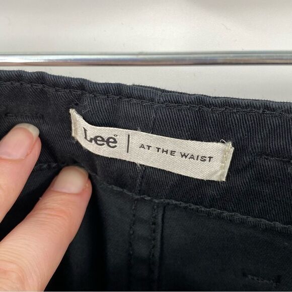 Lee Women’s Relaxed Fit Mid Length Navy Blue Capri size 16M - Picture 2 of 5